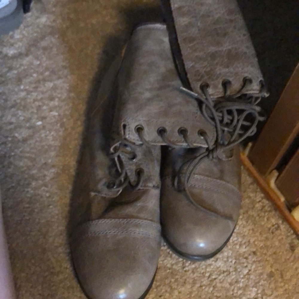 Combat boots